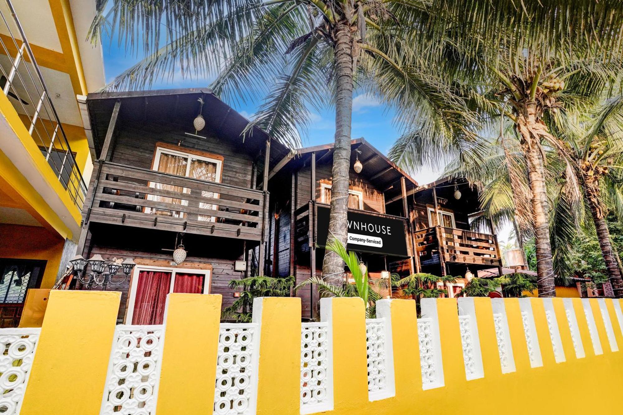 Super Townhouse Morjim Hotel Exterior photo